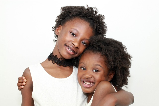 sisters-3484744_640